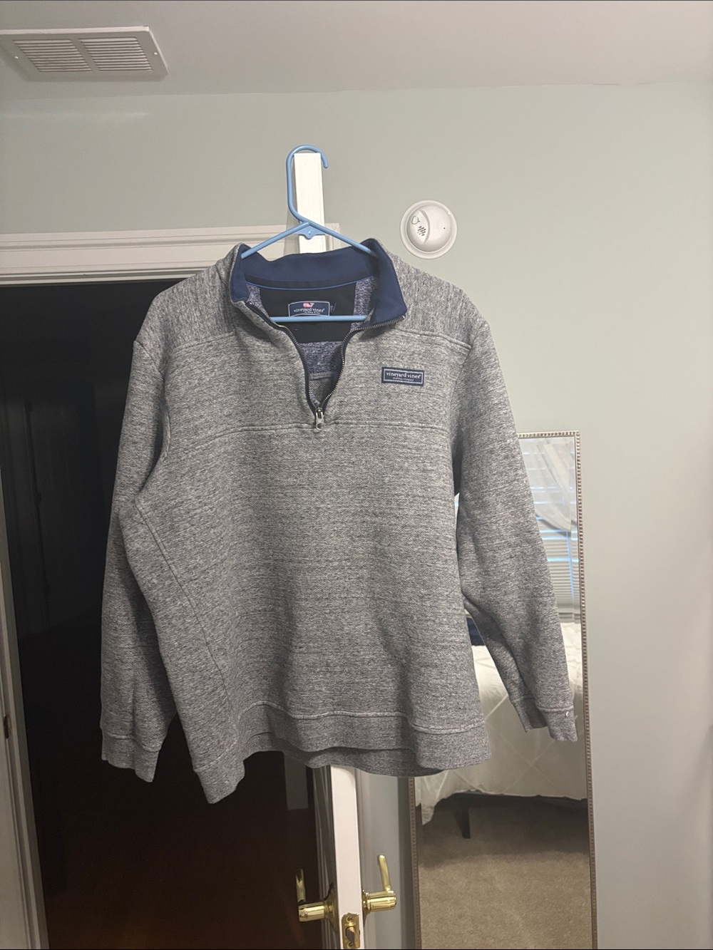 Vineyard Vines Men’s Heather Gray Quarter-Zip with Navy Collar